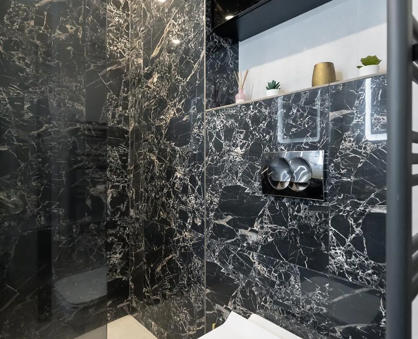 Lazys Haven Modern 3R Apt In City Center Bükreş